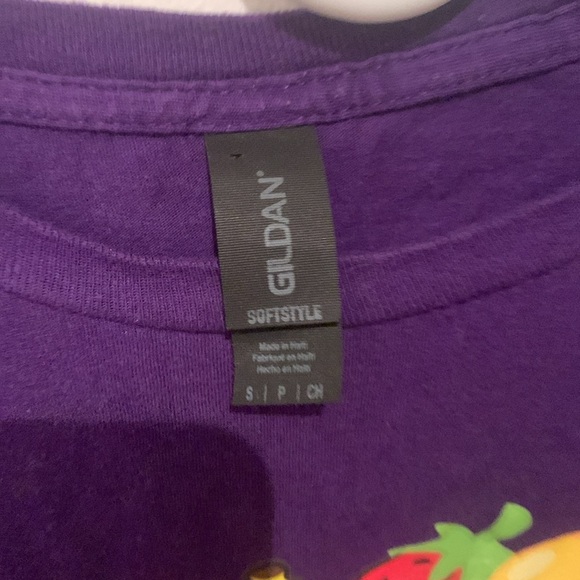 Adorable Purple Gildan Softstyle Fruit Salad Tshirt SZ Small 🥰 - Picture 3 of 5